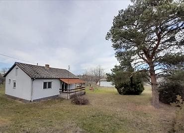 kuce na prodaju kovilj: Vikendica U Vincima sa velikim placem i uređenim dvorištem. - — 1