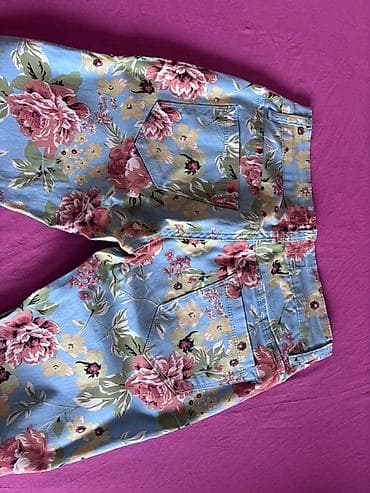 Women's Footwear: Ženske pantalone sa cvetnim printom - Model: uske/skinny kroj sa — 2