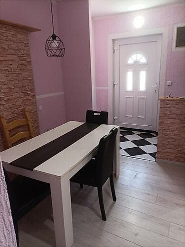 sombor stanovi izdavanje: Namešten stan u kući, 50m2, na prvom spratu, zaseban ulaz Dvosoban — 5