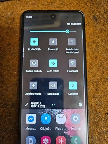 motorola telefon: Android pametni telefon sa ekranom preko cele prednje strane i — 5