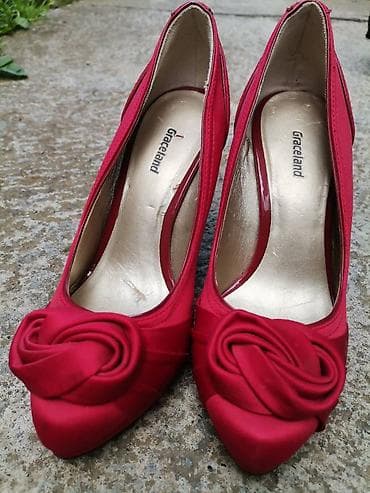 Jednom obuvene crvene salonke, kao nove. Broj 37