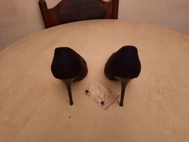 srebrna ogrlica sa krsticem: Pumps, 39 — 13