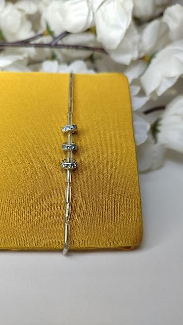 suknje mini: Srebrna narukvica sa tri priveska – minimalistički dizajn - — 2