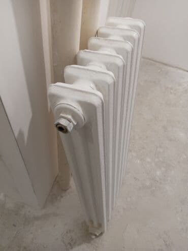 Ostalo: Liveni radijator – klasični “rebrasti” model - Materijal: liveno — 2