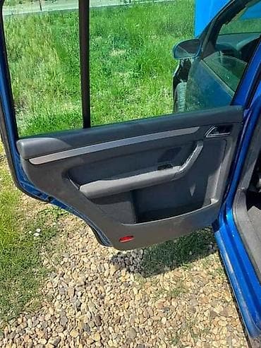 polovni kombi do 2000 evra kupujemprodajem: TAPACIRI VRATA ZA VOLKSWAGEN TOURAN OD 2003. DO 2009. GOD. | — 3