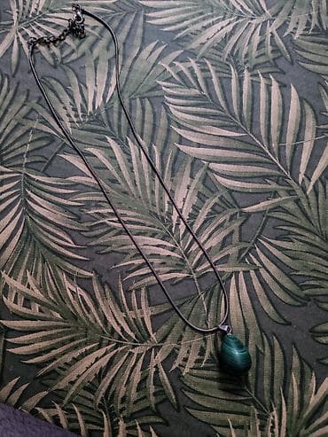 Ogrlica sa privjeskom od zelenog kamena (malahit izgled) - Elegantna