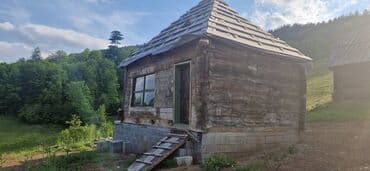 crvenka prodaja kuca: 40 ares, Vlasnik — 2