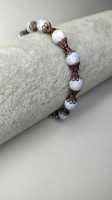 muski digitalni satovi: Narukvica sa perlama od belog “pucanog” stakla i antik bronz detaljima — 2