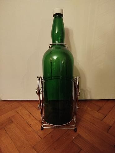 Ostali stilski dekor: Dekorativna zelena staklena boca flasa sa metalnim stalkom “Black — 3