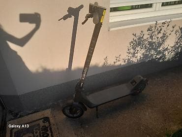 Xiaomi električni trotinet – sklopivi gradski model 3 režima: pešački na lalafo.rs Xiaomi električni trotinet – sklopivi gradski model 3 režima: pešački