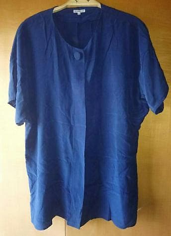 Košulja bluza ženska Svila 100 % Prelepa teget nijansa Veličina 44 na lalafo.rs Košulja bluza ženska Svila 100 % Prelepa teget nijansa Veličina 44