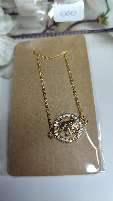 Ogrlica sa medaljonom – motiv slona - Boja: zlatna - Lančić sitnog