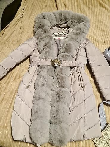 jakne pull and bear: Ženska zimska jakna sa krznom i pojasom odgovara za M i ako je — 1