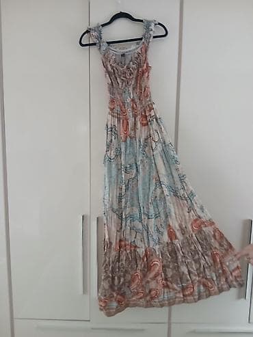 Duga letnja haljina bez rukava sa karnerima i dugmićima sprijeda