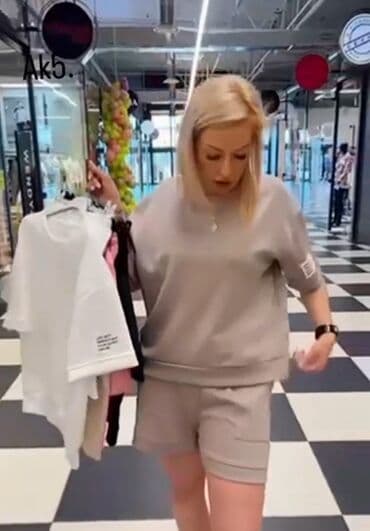 kompleti pantalone i sako: Kompleti 

3500 din
sv — 4
