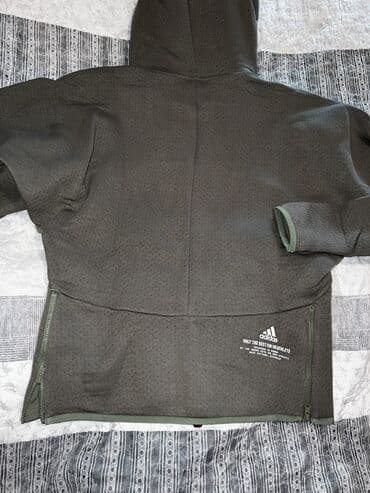 3 decembar duks: ADIDAS top model duksa sa miš rukavima vel. S kao jaknica je. NOVO — 5