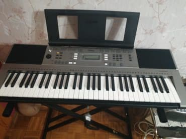 zvucnici sa mikrofonom: Klavijatura Yamaha PSR E353, zajedno sa stalkom Soundsation KS-25 — 1