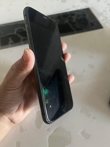 fiksna: Apple iPhone 11, crna boja - Ekran 6.1" Liquid Retina HD (notch, True — 5