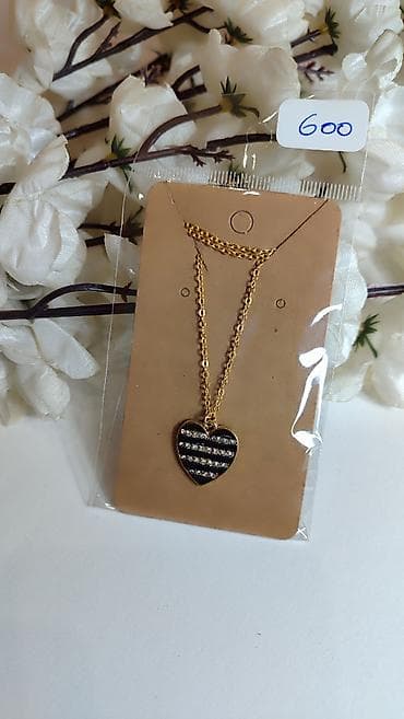 klompe sa platformom: Ogrlica sa priveskom srce – zlatne boje - Lančić finog, klasičnog — 1