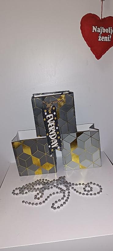 Figures: Set od 3 dekorativne poklon-kutije - Dimenzije svake kutije: dužina — 3