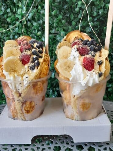 staklene cinije za voce: Beližava poslastičarnica nudi bogato dekorisane vafle i bubble waffle — 7