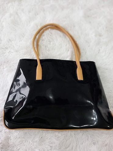 David Jones ženska torba – lak crna sa bež detaljima - Model