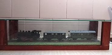 Piko voz:lokomotiva ispravna i brza i 2 put. vagona i kutija HO, moze