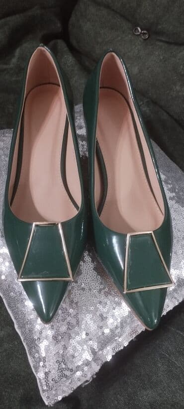 crop top c a: Pumps, Alexander McQueen, 39 — 1