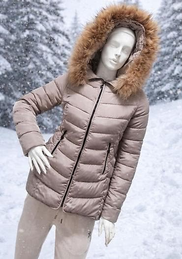 Ženska zimska jakna sa kapuljačom i krznom - Krojen, prošiven model