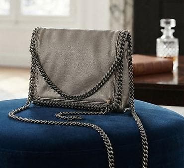 zimska torba: Elegantna ženska torbica preko ramena u sivo-metalik nijansi. Model sa — 1
