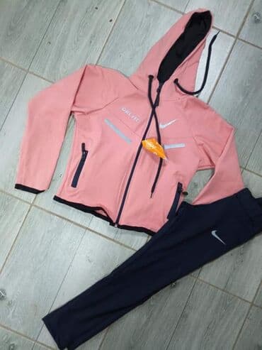 Komplet trenerke za devojcice 
Samo 3700 din 
Velicine 6 8 10 12 14