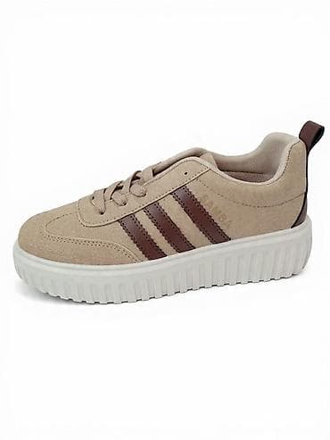 Dečija obuća: Dečije patike u bež boji sa braon dekorativnim prugama. Gornjište od — 1