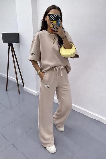 Gornji i donji deo: ✅Savrsen komplet trenerke – udobna casual garnitura
3200 din — 2