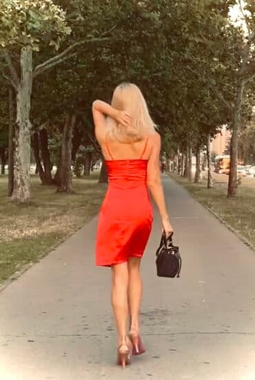 zenske pantalone h m: Црвена елеганција за Нову годину! Усуди се да заблисташ у овом — 2