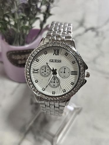 GUESS ženski ručni sat – elegantan hronografski dizajn - Kućište