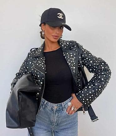 🖤New,,Crystal''jacket🖤
VelicineS/M
Model dostupan samo u crnoj boji na lalafo.rs 🖤New,,Crystal''jacket🖤
VelicineS/M
Model dostupan samo u crnoj boji