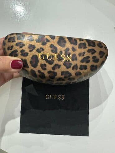 duks sa naocarima: Guess — 1