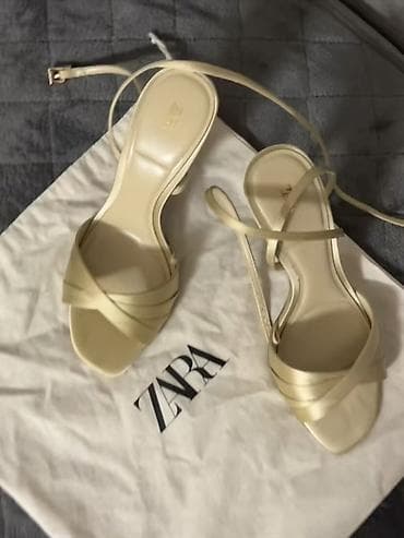 ZARA ženske sandale, broj 38. Elegantan model u bež/šampanj nijansi sa