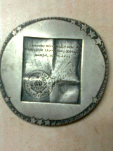 Značke, ordenje i medalje: Prodajem plaketu Drvar 13.V.1944. sa slike, izuzetno ocuvana, za — 3