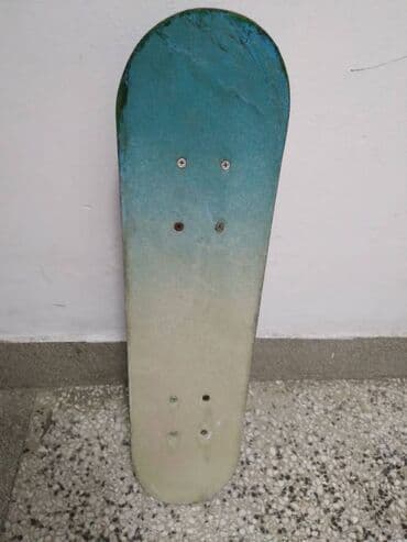 Trotineti, skejtbordovi i hoverbordovi: Skateboard dužine 60 cm, širine 15 cm. polovan,malo ostecen (Vidi — 1