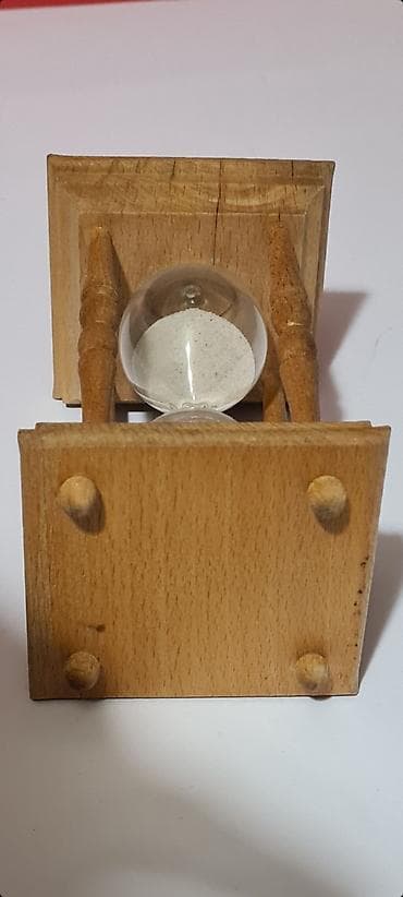 sudopera cena: ☆ Stari peščani sat, sa četiri drvena lepo oblikovanih stubića. - — 6