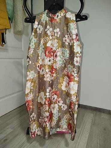 Haljina bez rukava sa visokim okovratnikom, A-kroja, dužine do ispod