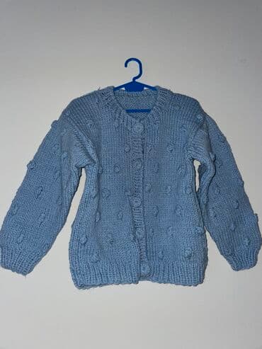 Alive, Casual sweater