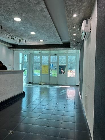 beograd sobe izdavanje: Izdajem lokal 65 m2. Nalazi se u ulici Mice Radakovica 2 J u — 2