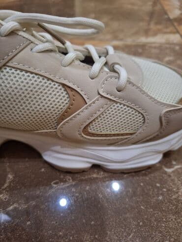 zara jakne zenske sa krznom: Patike, Reserved, veličina - 40 — 2