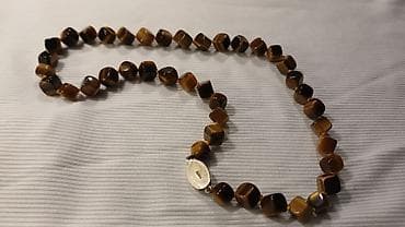 kaiš mona: Ogrlica od tigrovog oka sa srebrnom kopčom - Materijal perli — 4