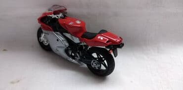 znacke za odela: Burago motor MV Agusta F4 RR 1:18 slomljeni retrovizori,fali nogica — 2