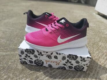 nike just do it: Pink-crne Nike patike, lagane su bas kao da nemate nista na nozi — 3