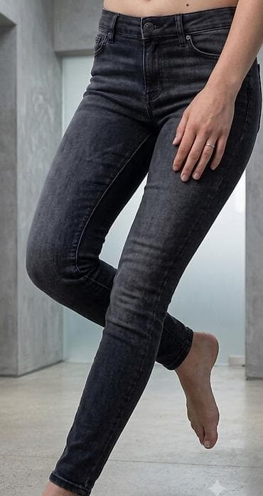 Ženske skinny farmerke – tamnosive/ugljen sivе - Kroj: uske (skinny)