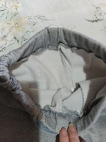 Kućna odeća: Siva trenerka – komplet jakna i donji deo - Materijal: mekana, topla — 4